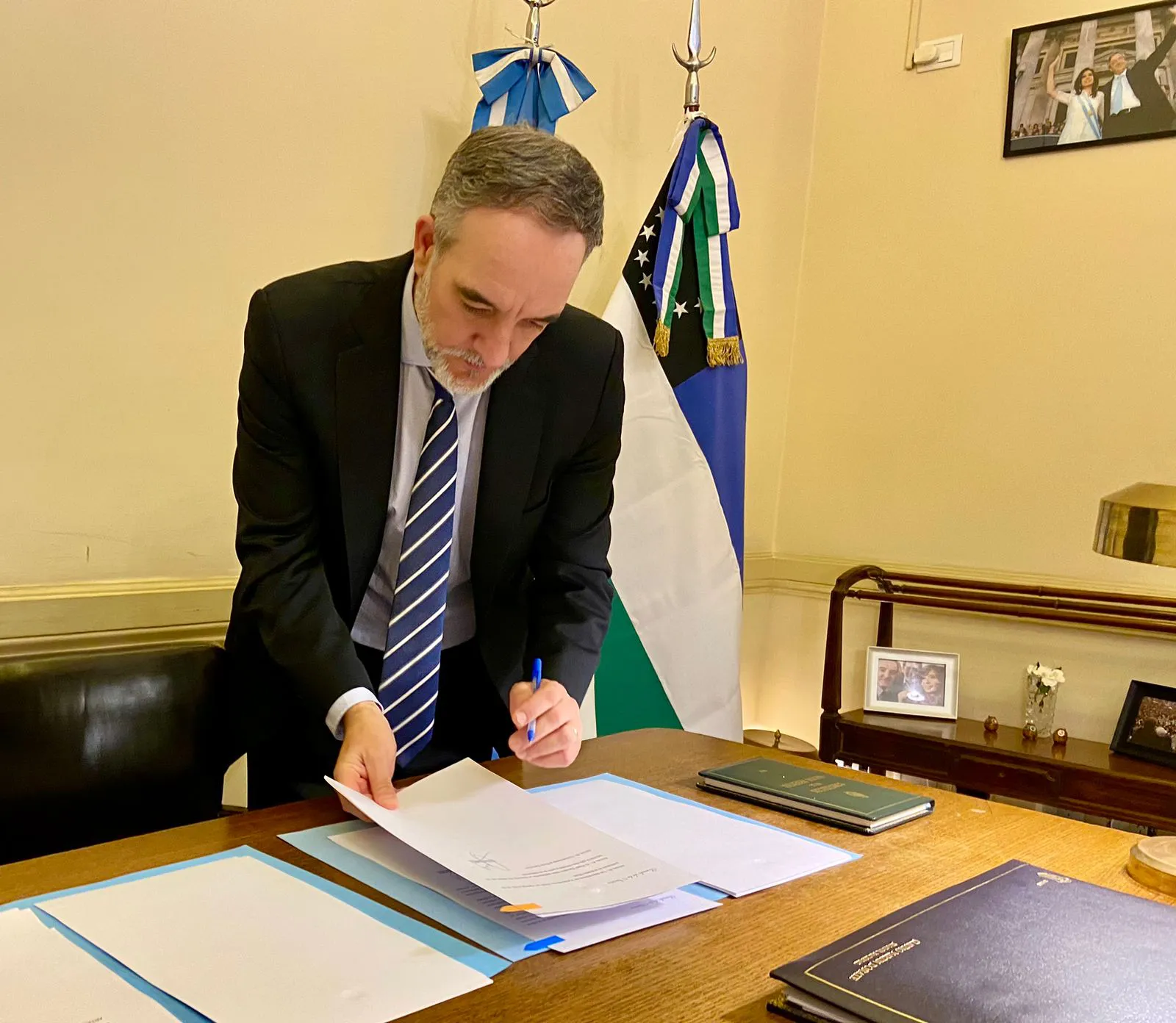 𝗗𝗼𝗻̃𝗮𝘁𝗲 𝗶𝗺𝗽𝘂𝗹𝘀𝗮 𝗹𝗲𝘆𝗲𝘀 𝗽𝗮𝗿𝗮 𝗽𝗿𝗼𝘁𝗲𝗴𝗲𝗿 𝗹𝗼𝘀 𝗻𝗲𝘂𝗿𝗼𝗱𝗲𝗿𝗲𝗰𝗵𝗼𝘀